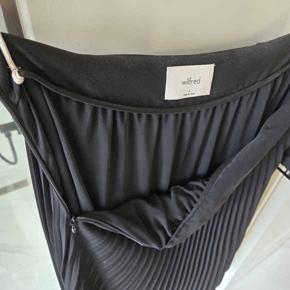 Aritzia Wilfred Skirt - Picture 2 of 2